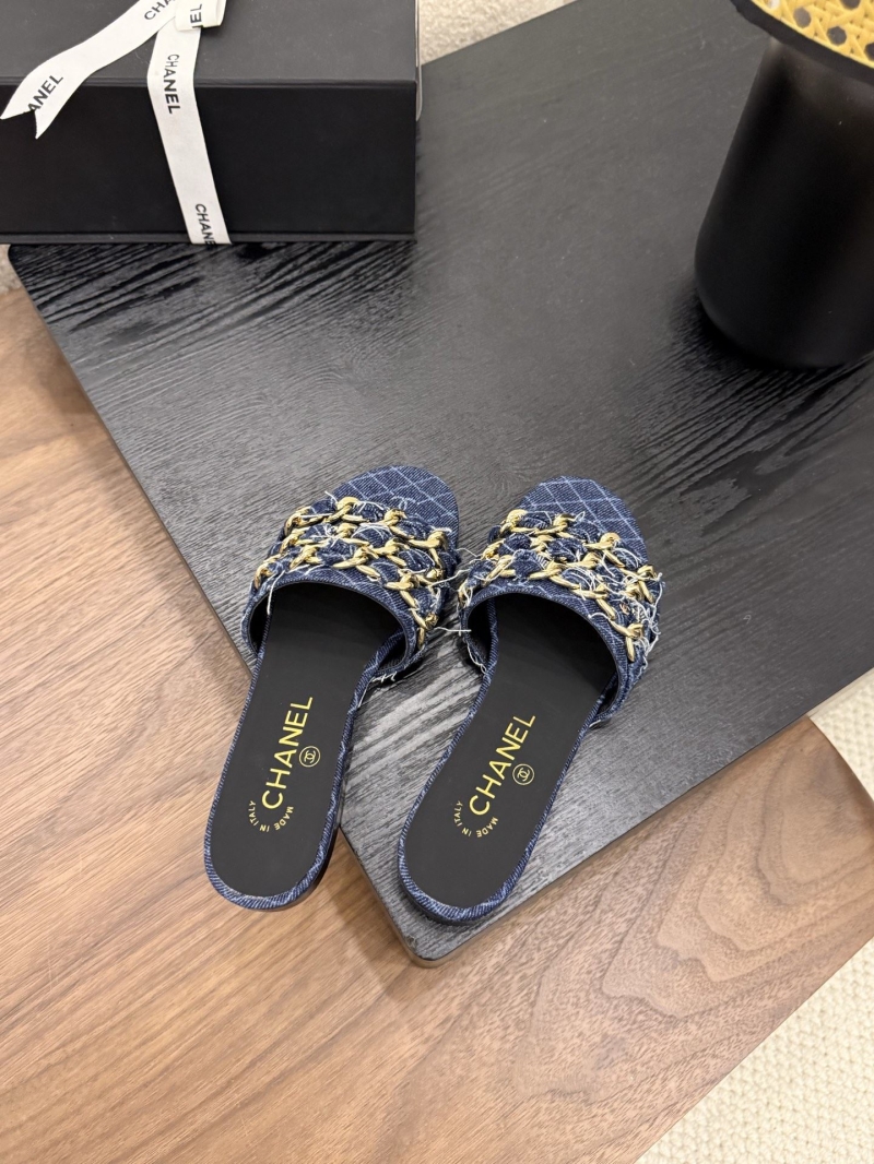 Ch**el slippers